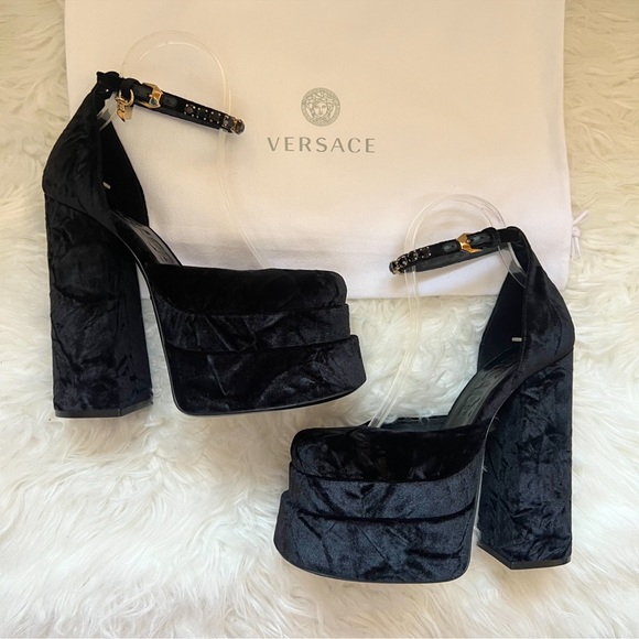 🛑SOLD🛑 New! VERSACE Logo Medusa Aevitas Crushed Velvet Platform Pumps - Picture 6 of 14